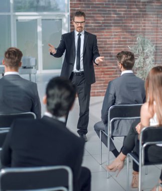 hoparlör bir rapor iş seminerde yapar..