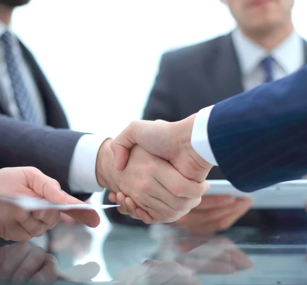 Fecha. handshake colegas de negócios — Fotografia de Stock