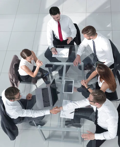 Grupo de empresarios en una reunión — Foto de Stock