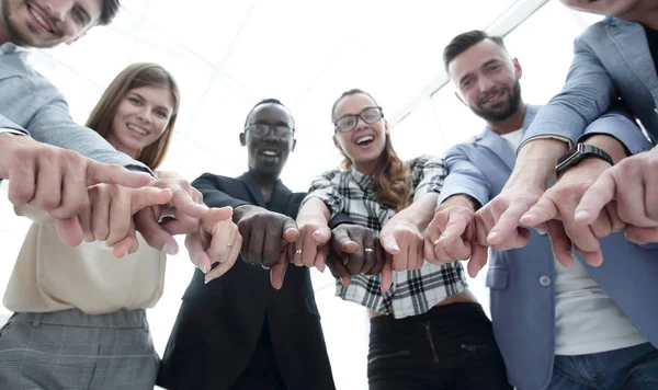 Grupo de personas apuntando a la cámara aisladas sobre blanco —  Fotos de Stock