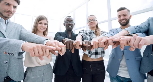 Grupo de personas apuntando a la cámara aisladas sobre blanco —  Fotos de Stock