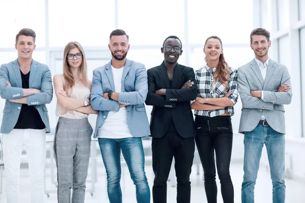 Group of friendly businesspeople with male leader in front — Stock Photo, Image