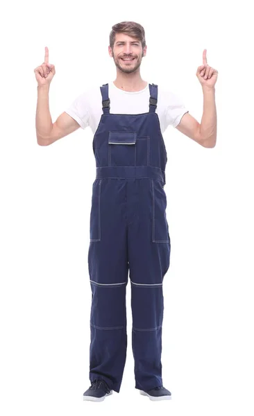 En pleno crecimiento. hombre sonriente en traje de trabajo azul apuntando al espacio de copia — Foto de Stock