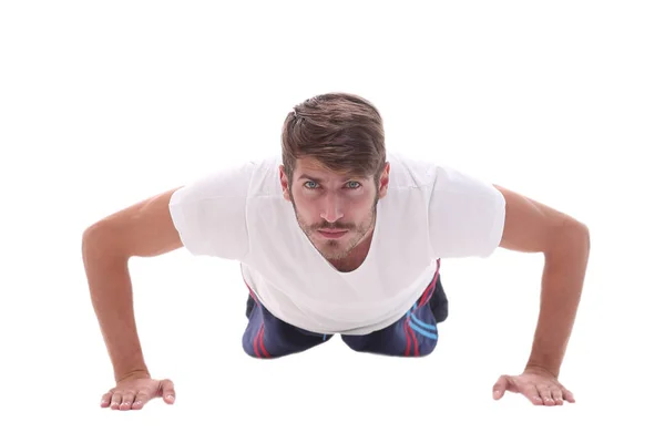 Em pleno crescimento. um homem realiza um push-up a partir do chão — Fotografia de Stock