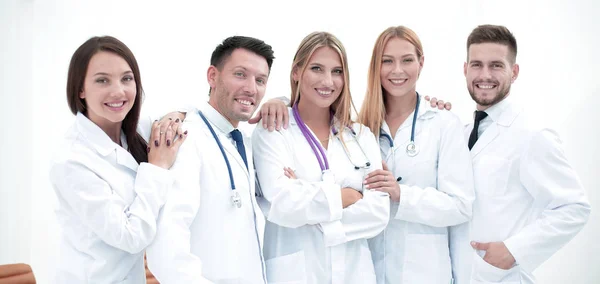 Retrato de grupo de uma equipe médica profissional — Fotografia de Stock