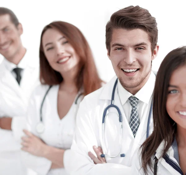 Vrouwelijke arts met groep gelukkig succesvolle collega 's — Stockfoto