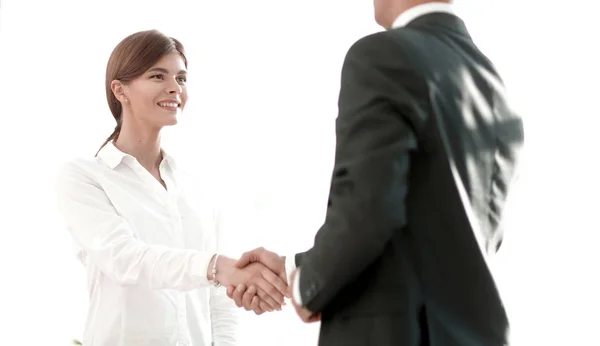 Handshake mladá podnikatelka s kolegou — Stock fotografie