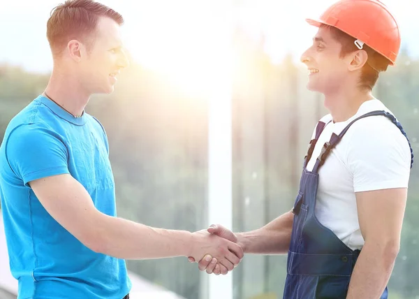 Handshake mezi zákazníkem a foreman — Stock fotografie
