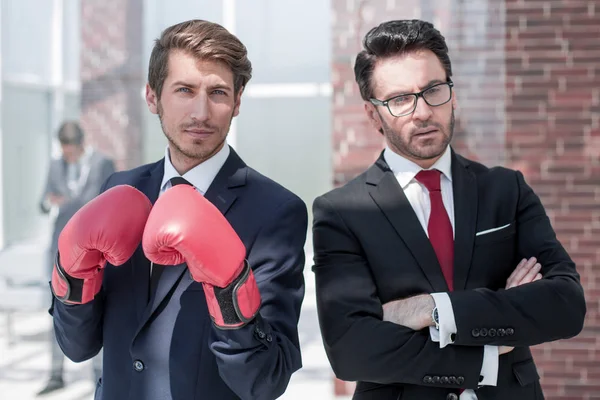 Dos Hombres Negocios Confiados Oficina Concepto Competencia Empresarial — Foto de Stock