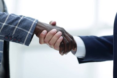 Uluslararası iş adamları up.Handshake kapatın
