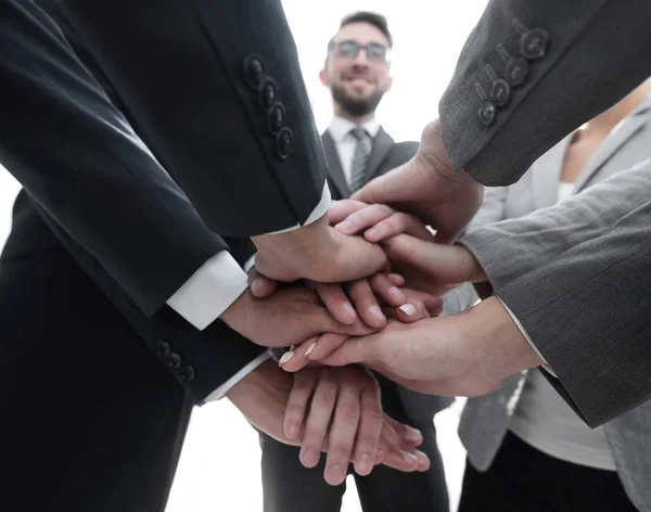 Gente de negocios doblando sus manos juntos. — Foto de Stock