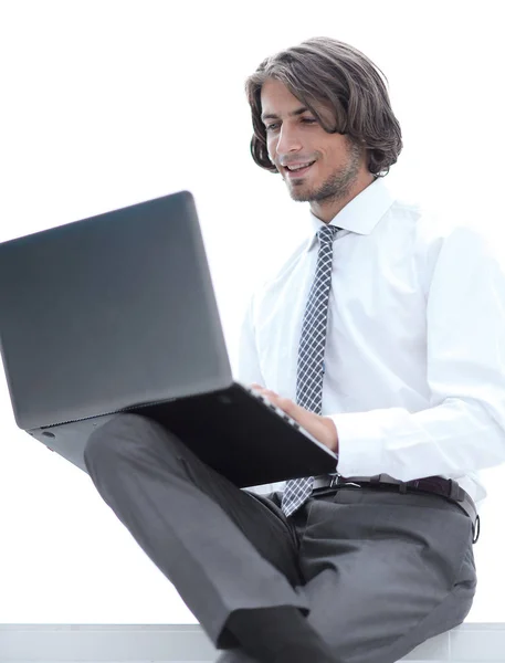 Closeup.modern homens de negócios que trabalham com laptop — Fotografia de Stock