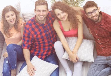 yastıklar, kanepede oturan ile arkadaş grubu