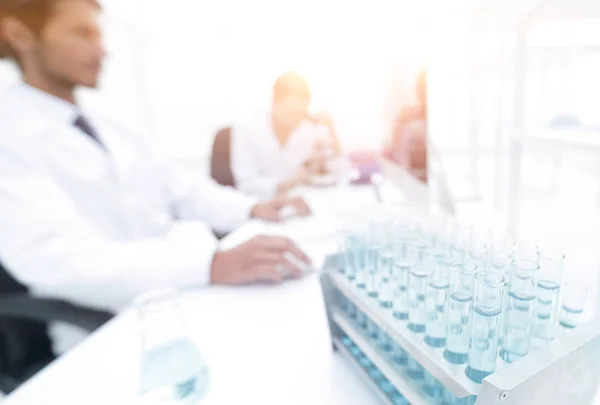 Side view of scientists working in laboratory — Stock Photo, Image