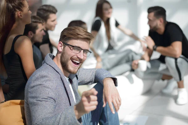 Jovem empreendedor apontando para você . — Fotografia de Stock