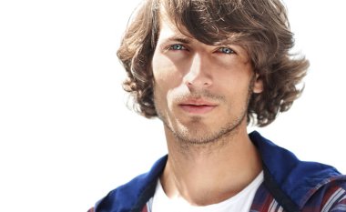 portre. şık bir ekose gömlekli adam. yakın çekim.