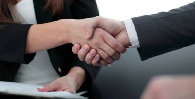 İş el sıkışma, tebrikler veya ortaklık kavramı.