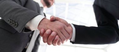 Karşılıklı iki neşeli İşadamlarından fotoğrafı