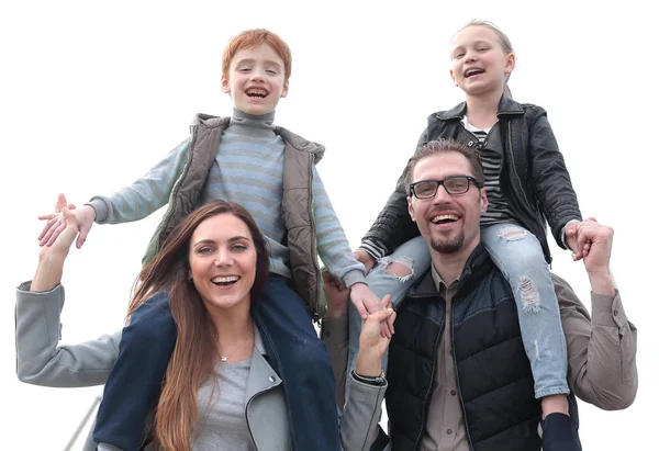 Portret van een gelukkig gezin met twee kinderen — Stockfoto