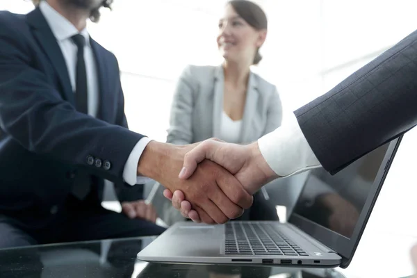 Closeup.Handshake finansiella partner jag — Stockfoto