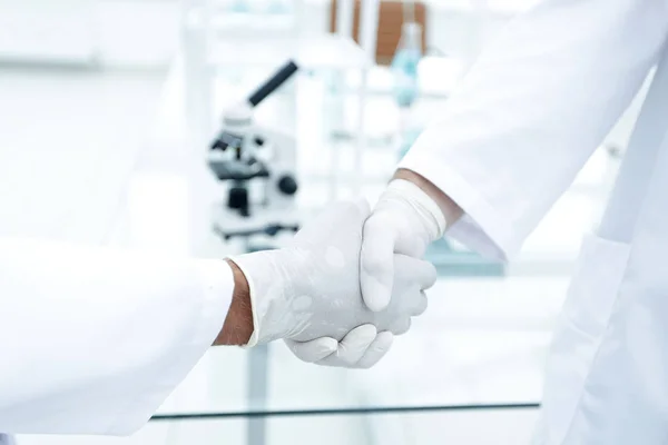 Medical gloves make shaking hands — Stock Photo, Image