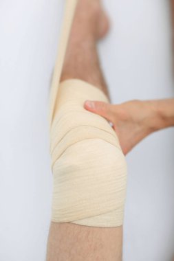 portre. Doktor hasta bacak sarmak