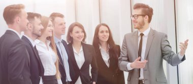 eğitim iş ekibi ile işadamı yürütmektedir