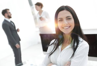 perspektif başarılı genç kadın ofiste