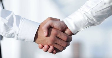 Karşılıklı iki başarılı İşadamlarından fotoğrafı yakın çekim