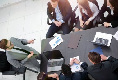 En baştan görüntüleyin. bir brifing iş takım tutar