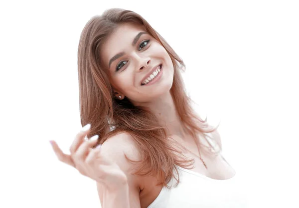 Retrato de primer plano de una cara de mujer joven con maquillaje ligero — Foto de Stock