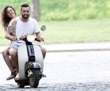 Genç çift sürme motosiklet City