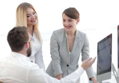 iş takım iş sorunları tartışıyor