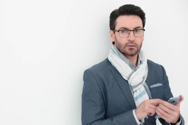 iş adamı onun akıllı bir numarayı aramadan