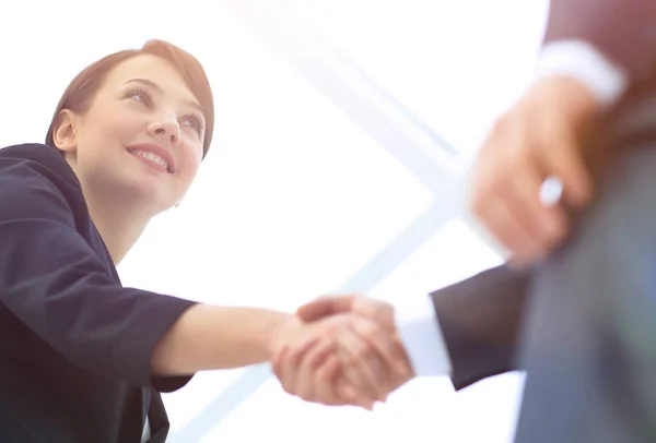 Hintergrundbild von Geschäftspartnern beim Händeschütteln. Nahaufnahme. — Stockfoto