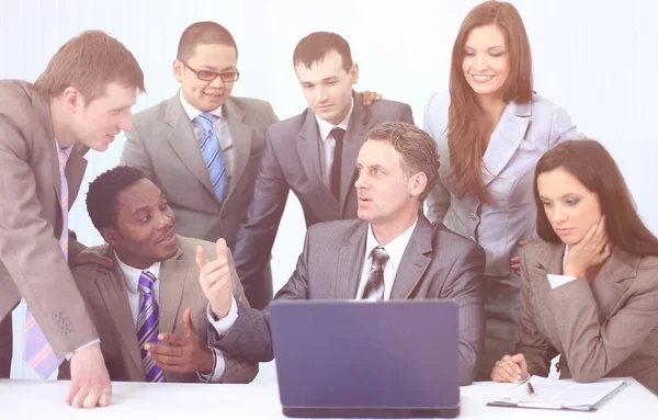 Directeur et équipe d'affaires au bureau — Photo