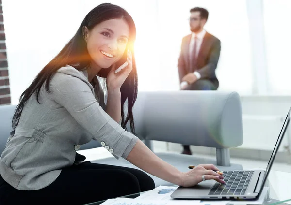 Woman assistant at her workplace. — Stock Photo, Image