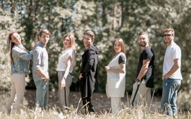 bir grup başarılı genç insan