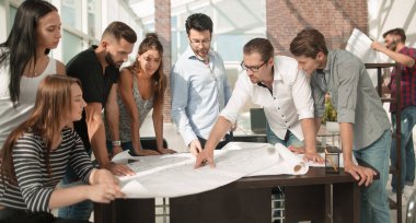 tasarımı ile tartışan işadamı yeni skeçler takım