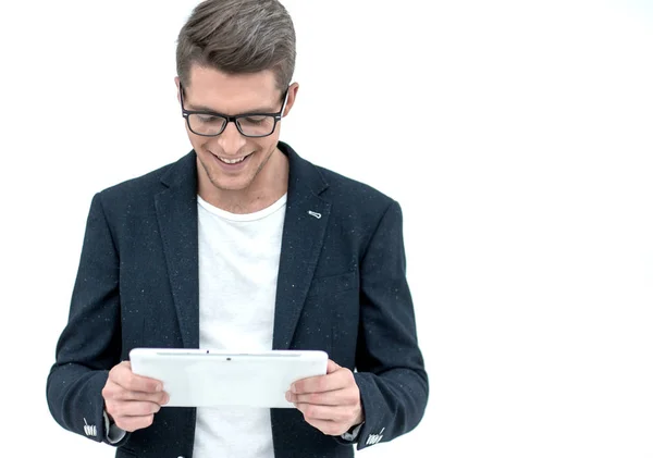 Close up.young uomo d'affari guardando schermo tablet digitale — Foto Stock