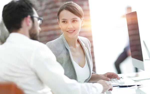 Personale d'ufficio sul posto di lavoro — Foto Stock