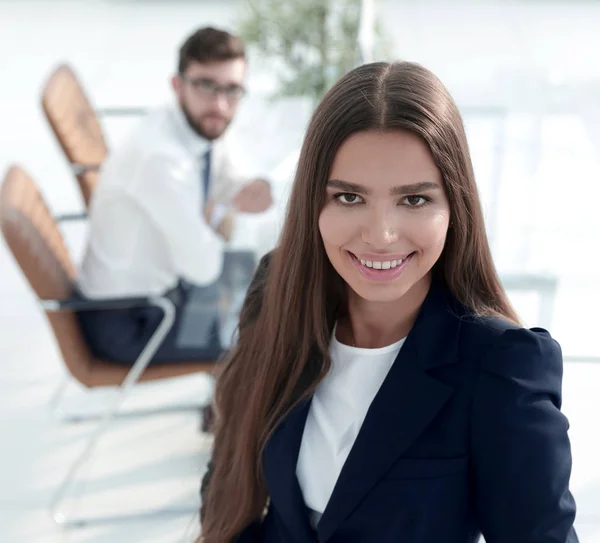 Mulher gerente no local de trabalho — Fotografia de Stock