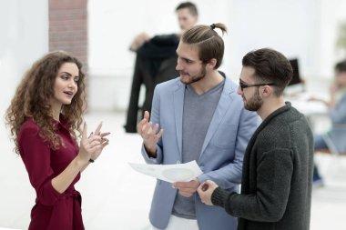 Grup meslektaşlarının tartışarak yeni öneriler