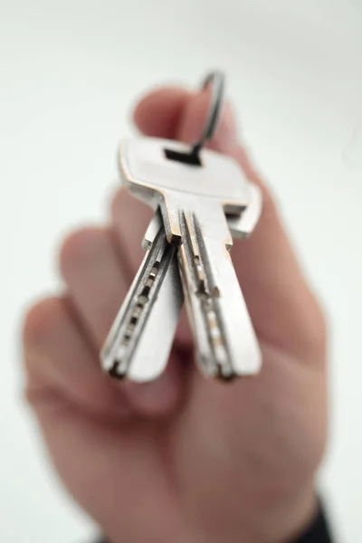 Close up.business man showing keys. — Stock Photo, Image