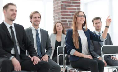 Baktılar kadın için soru sorma