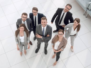 en iyi view.a grup yeni ofisinde ayakta iş adamları