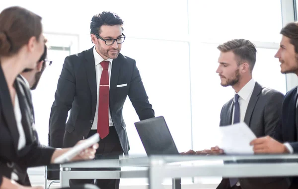 Business team op een werkvergadering in het kantoor — Stockfoto