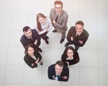 Yukarıdan bak. Genç ve gelecek vaat eden iş adamları