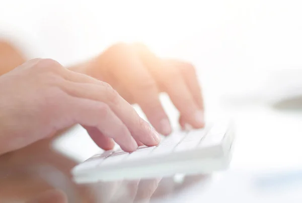 Close-up of hand typing text on computer keyboard. — Stock Photo, Image