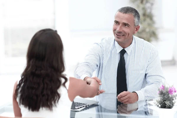 Closeup.handshake Gerente e cliente — Fotografia de Stock